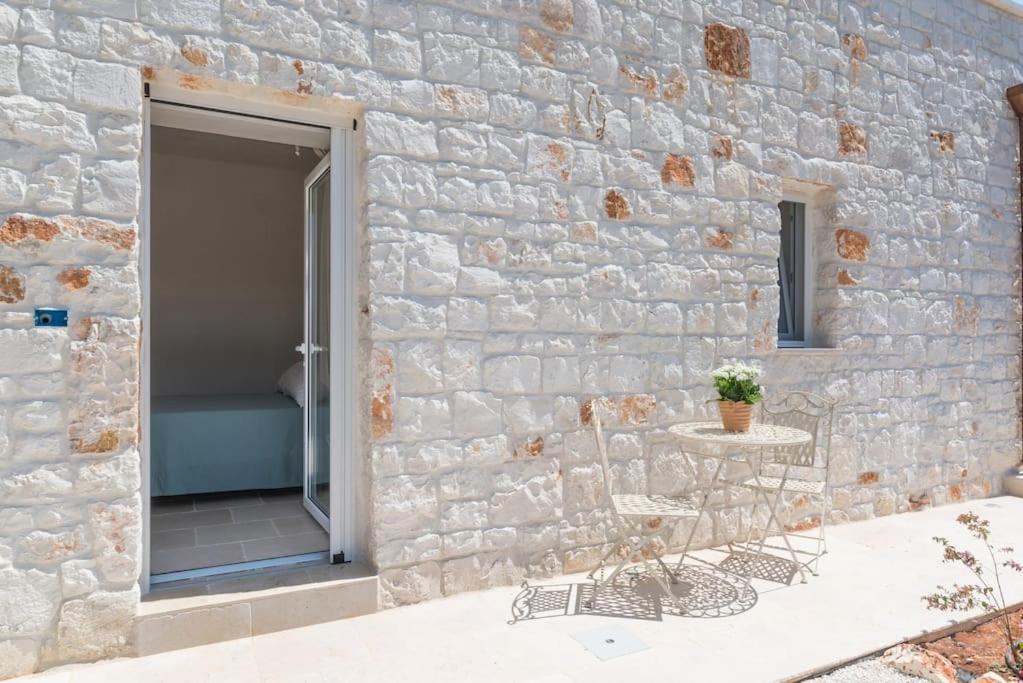 Tenuta Traghetto Остуни Экстерьер фото
